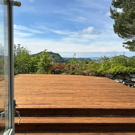 Апартаменты 6-bedroom With Scenic Views