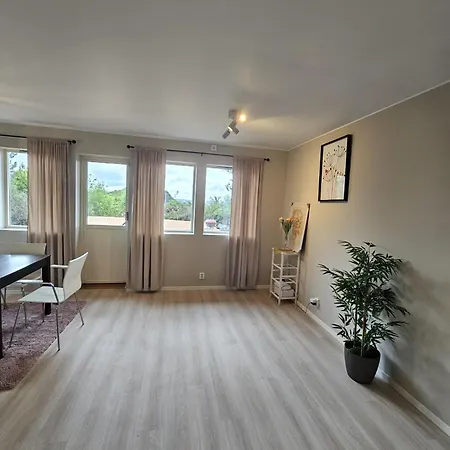 Апартаменты 6-bedroom With Scenic Views